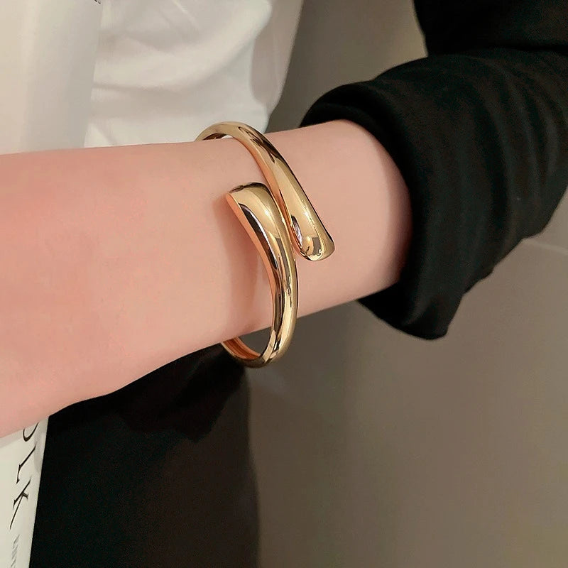 2024 New Design Gold Color Open Bracelets & Bangles for Woman Fashion Charm Alloy Metal Cuff Bracelet Party Jewelry Accessories