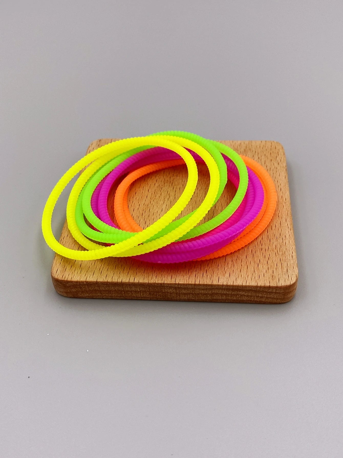 10 Pcs Fluorescent Silicone Bracelets, Fashionable Twisted Bracelets with Multi-color Elasticity for Sports