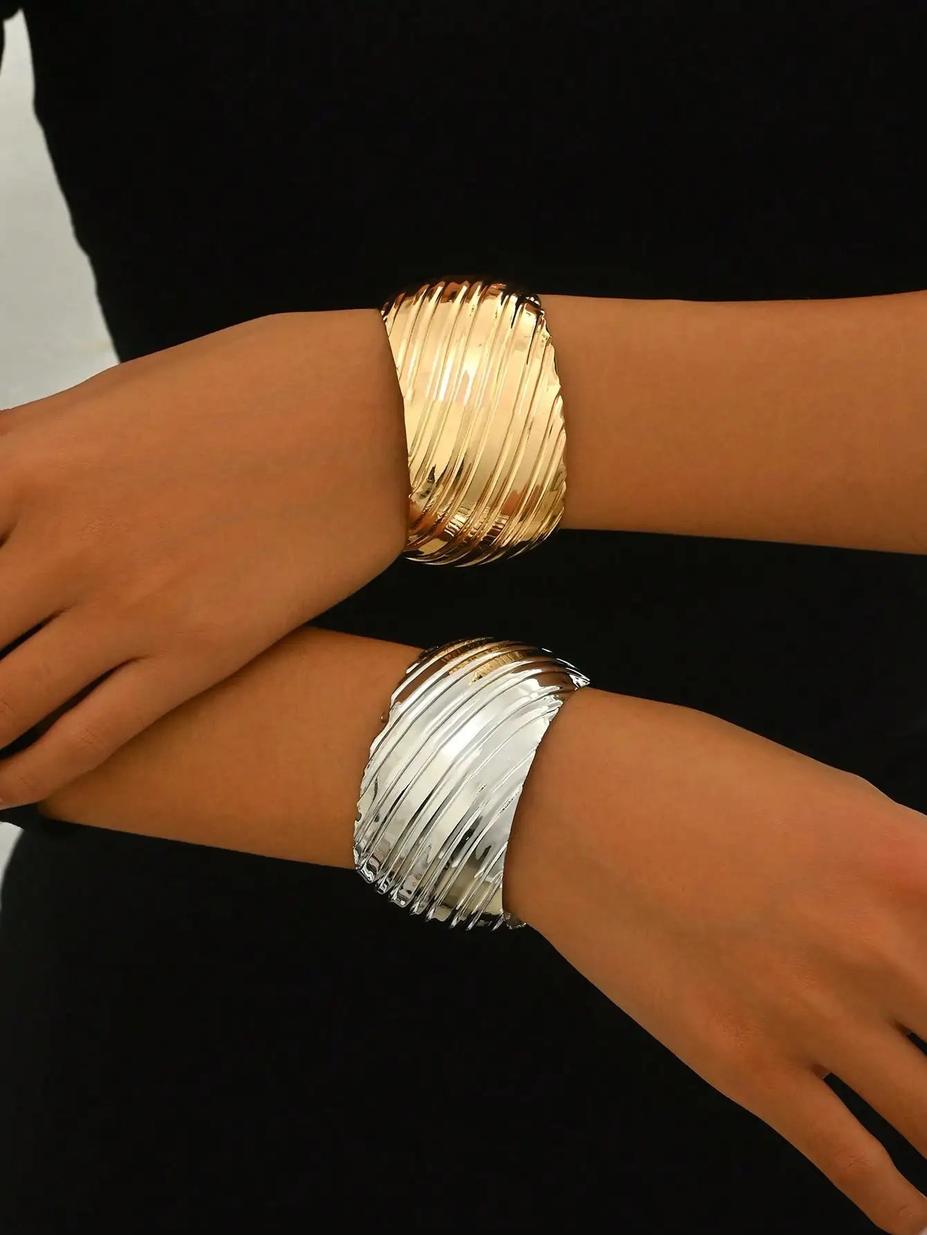 Ladies Fashion Open Bracelet Set Golden And Silvery Diagonal Pattern Metal Wide Face Open Bracelets Stylish Accessory