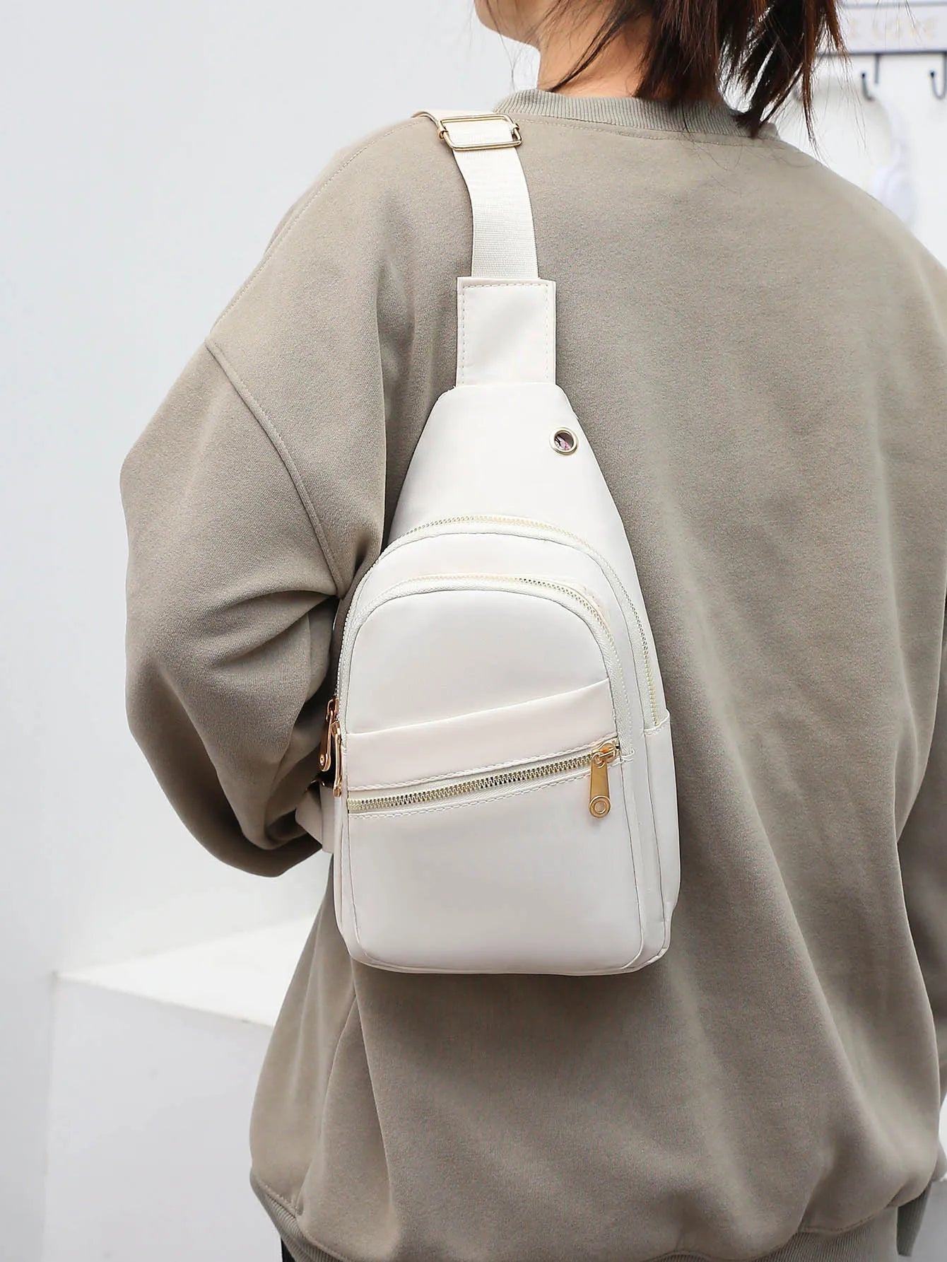 Heamsa Chest Bag Women Sling Bags Crossbody Casual Multi Pockets Sling Messenger Shoulder Bags Outdoor Travel Commuting Satchel Bags