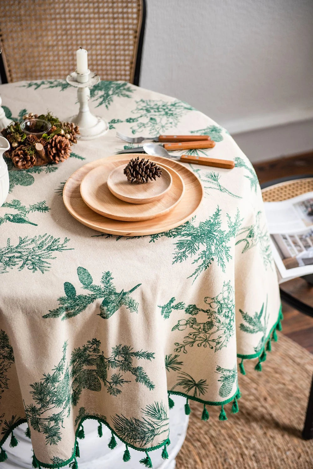 Green Leaves Print Round Tablecloth Cotton Linen Boho Table Cloth with Tassels for Kitchen Restaurant Christmas Party Decoration