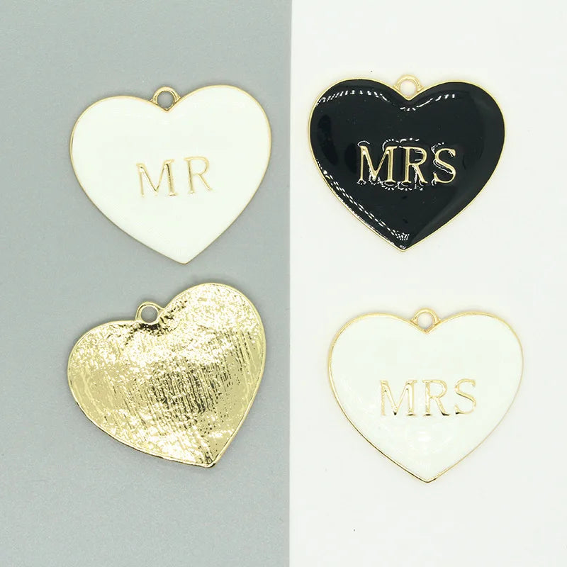 Hemasa Personality Alloy Black And White Heart Key Chain Drip oil Letters MRMRS Love Bag Pendant