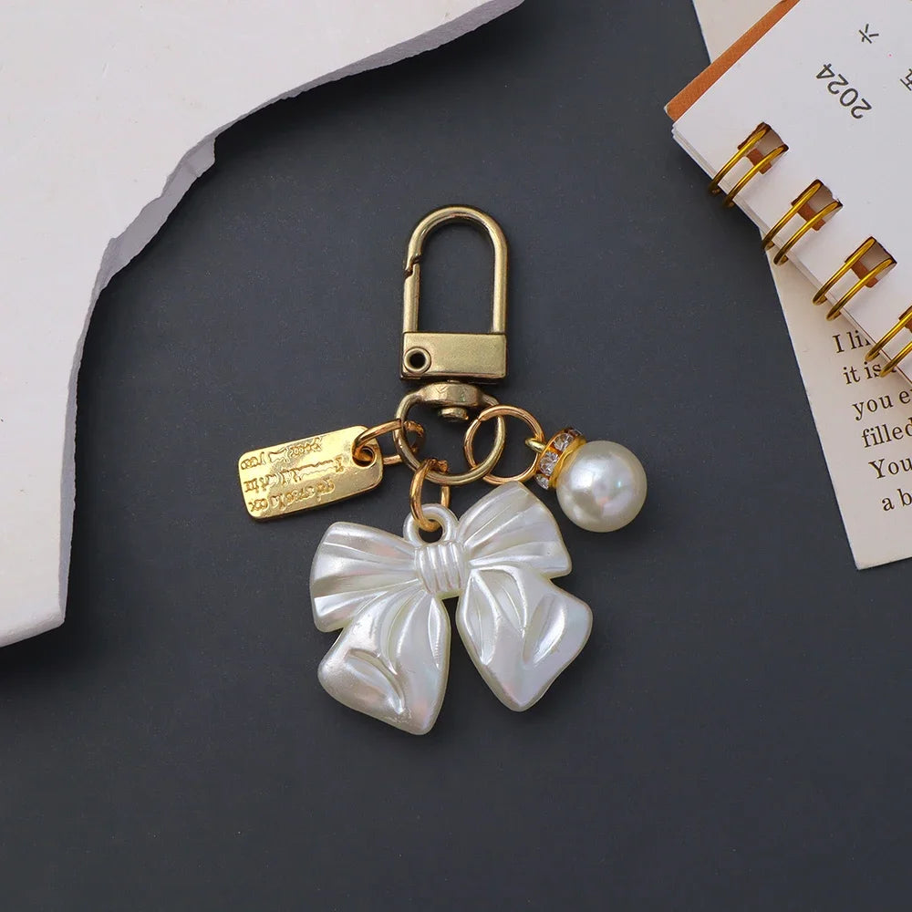 Elegant Pearl Keychain Luxury Shell Flower Leaf Pearl Keyring Handbag Charm DIY Car Key Accessories for Women Stylish Gift