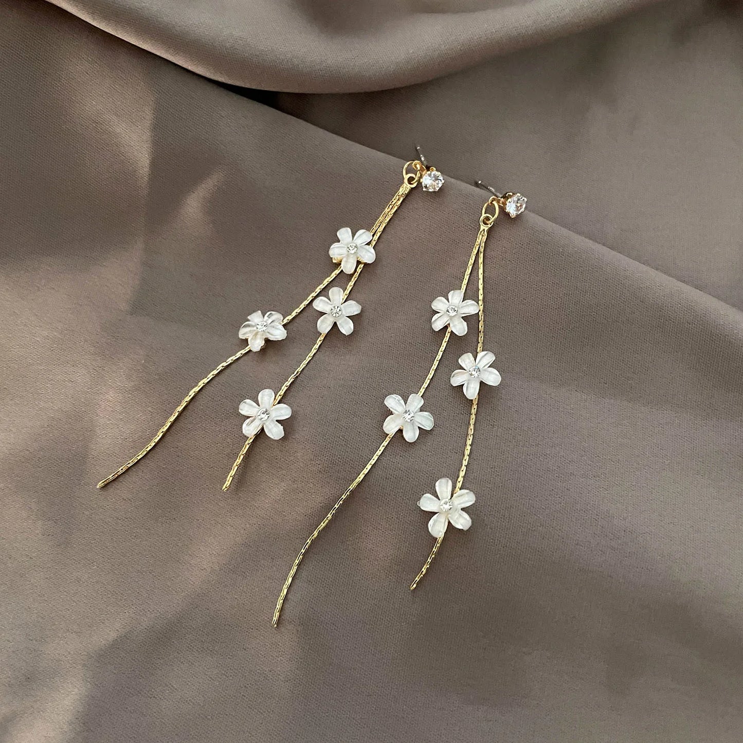 Summer Cute Green Flower Stud Earrings for Women Korean Fashion Temperament Long Tassel Asymmetrical Earring Party Jewelry Gift