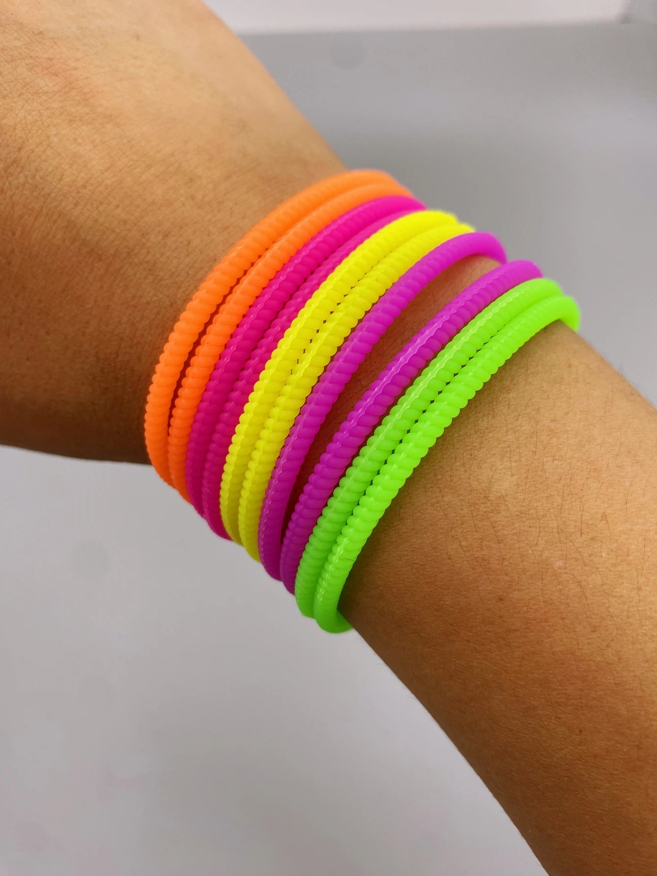 10 Pcs Fluorescent Silicone Bracelets, Fashionable Twisted Bracelets with Multi-color Elasticity for Sports