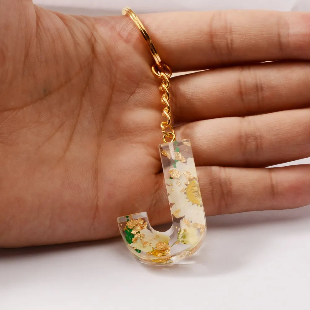NEW Design Real Daisy Initial Keychain Made with Epoxy Resin and Real preserved Flowers Purse Charm Backpack Accessory 2024