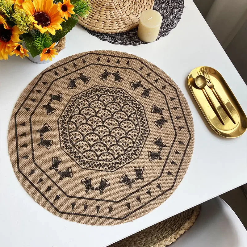 Christmas Retro Jute Placemat Round Printed Woven Dining Table Mat with Wool Ball Heat-Resistant Home Decorative Coffee Cup Mats