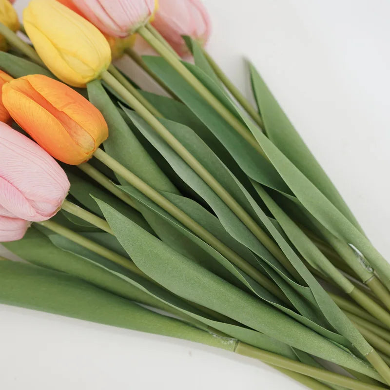 5Pcs Hand Feel Moisturizing Tulip Flowers Real Touch Artificial Flowers for Home Decoration Fake Tulips Flowers Wedding Bouquet