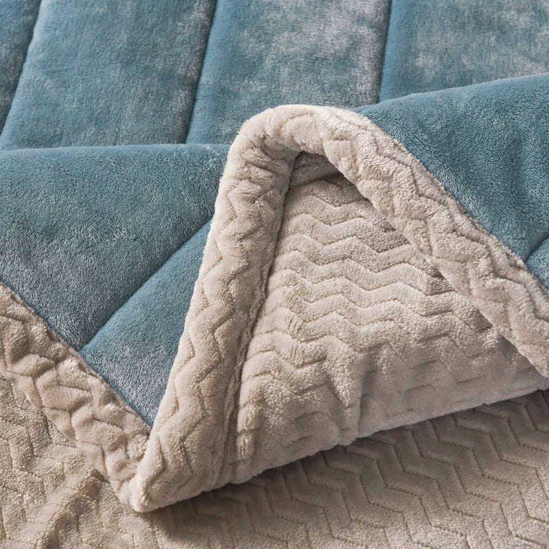 Coral Fleece Autumn Winter Warm Blankets for Bed 3 Layers Thicken Flannel Blanket Quilt Soft Comfortable Warmth Quilts Washable