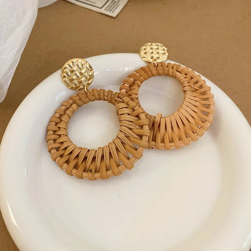 48702913675596