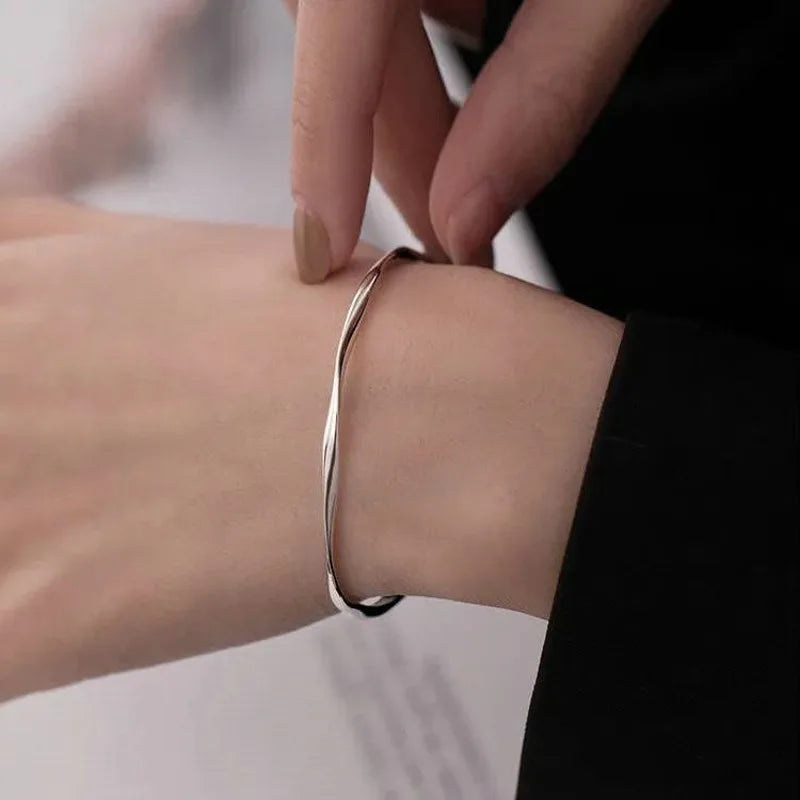 2023 New Fashion Twisted Bracelet Simple Design Opening Bangle Women Fine Fashion Jewelry Wedding Party Jewelry  Gifts Wholesale