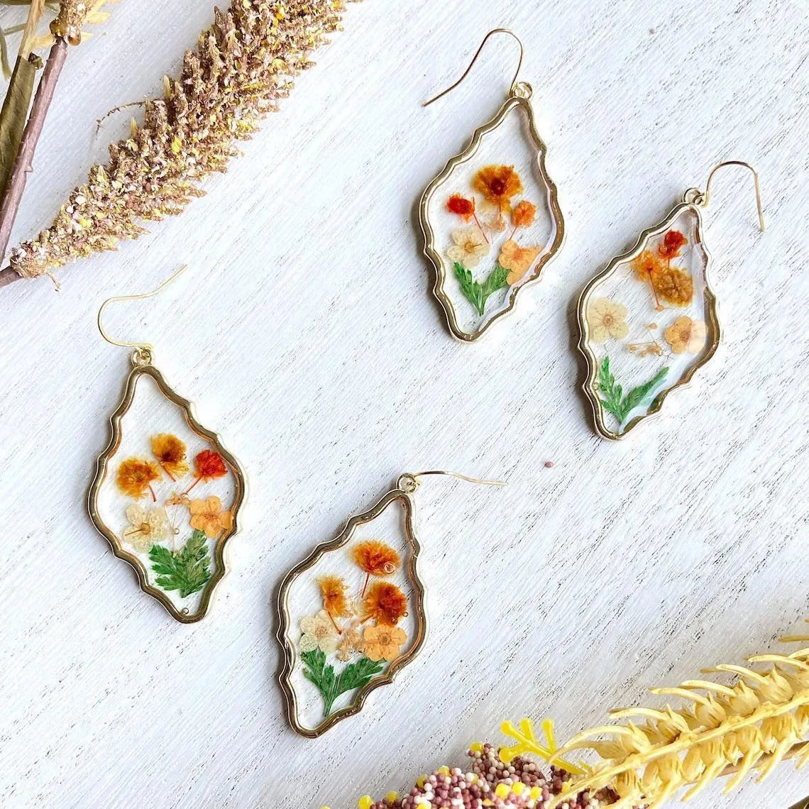 Unique Immortal Flower Earrings Epoxy Resin Pressed Flower Natural Earrings Sweet Floral Drop Earrings For Holiday Boho Jewelry