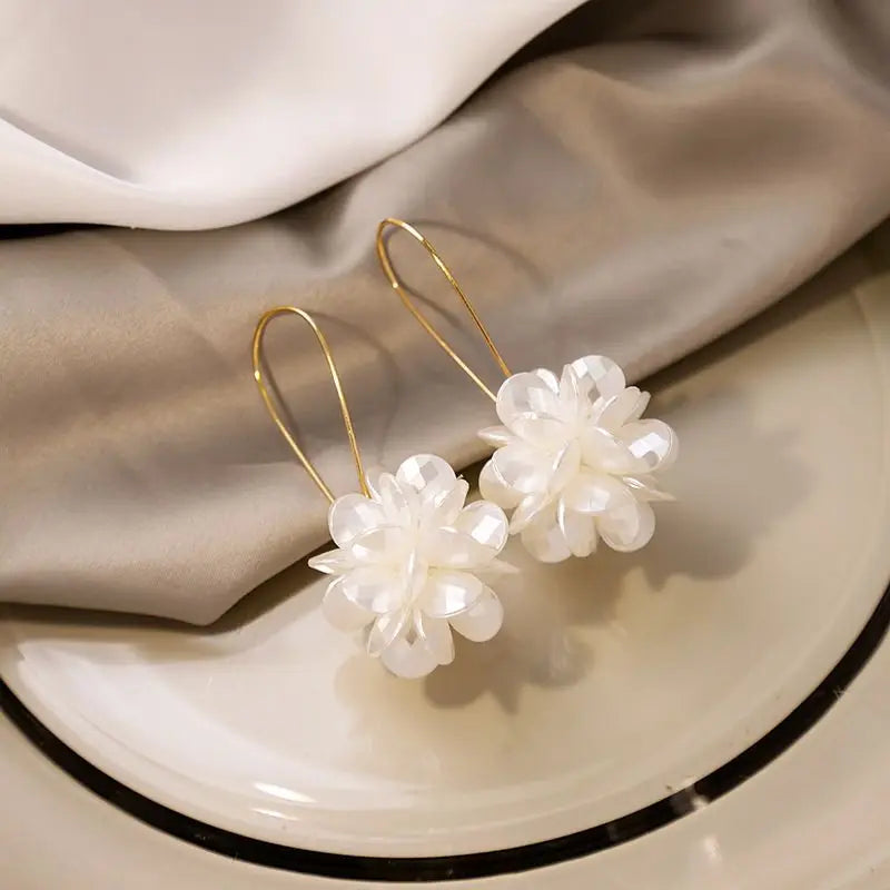 Elegant White Flower Earrings Creative Shell Stone Long Drop Earrings With Flowers Women Floral Statement Jewelry Wholesale
