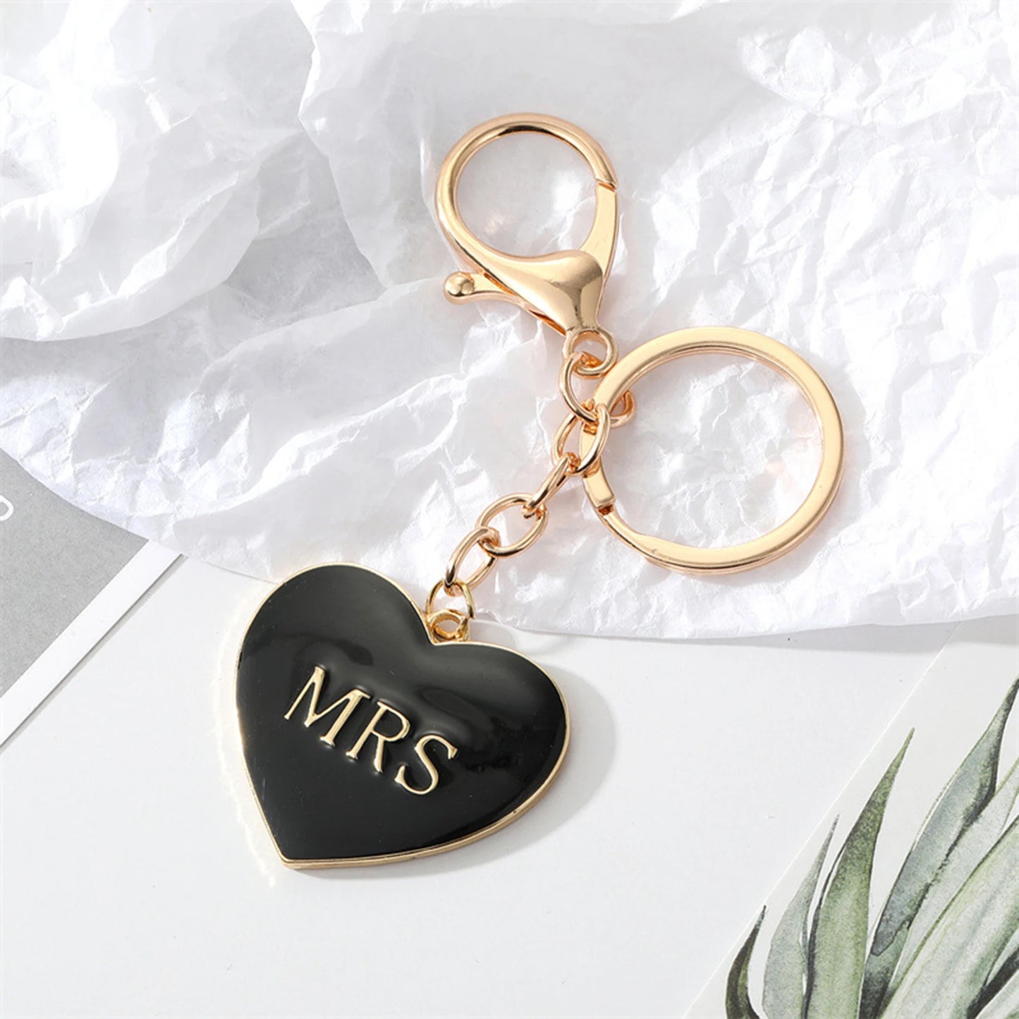 Hemasa Personality Alloy Black And White Heart Key Chain Drip oil Letters MRMRS Love Bag Pendant