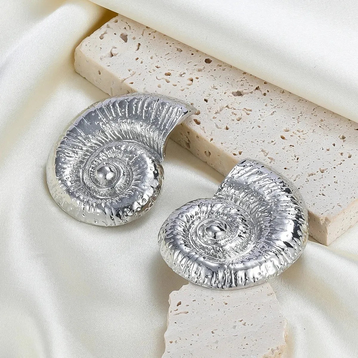 Vintage Conch Style New Summer Alloy Cowrie Shell Dangle Earrings for Women