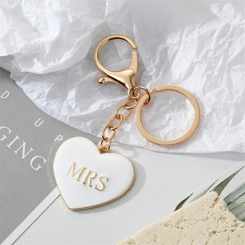 Hemasa Personality Alloy Black And White Heart Key Chain Drip oil Letters MRMRS Love Bag Pendant