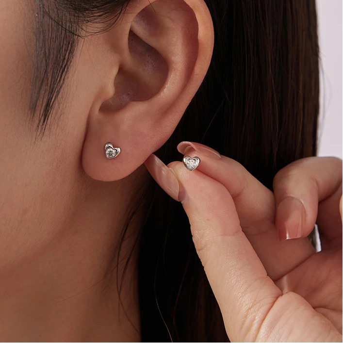 Tejesa Classic Heart Moissanite Screw-back Earring  for Women