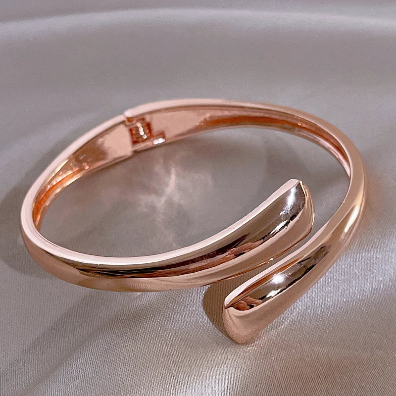 2024 New Design Gold Color Open Bracelets & Bangles for Woman Fashion Charm Alloy Metal Cuff Bracelet Party Jewelry Accessories