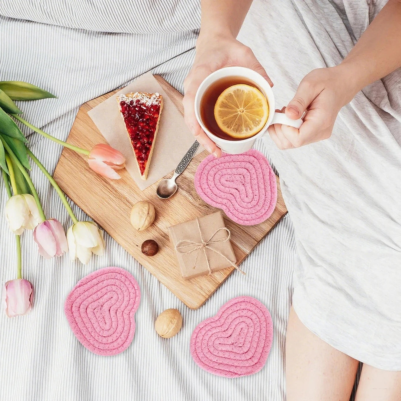 Tejesa  2Pcs Hand-woven Heart-Shaped Coaster Anti-Slip Table Mat /Handmade Cotton Linen Pot Pads