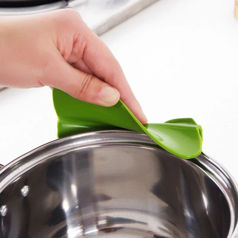 Hemasa Kitchen Funnel with Anti-Splash Edge and Liquid Streamer Spout, Anti-Spill Pouring Tool