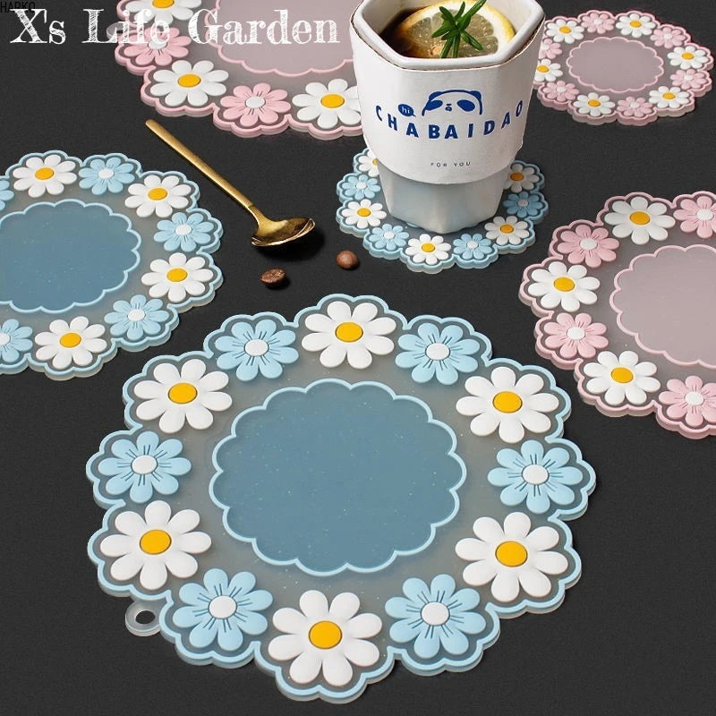 Hemasa set of 4 Silicone Tableware Insulation Mat Coaster Heat-insulated Bowl Flower Style Sweety Placemat for Home/Decor/Desktop