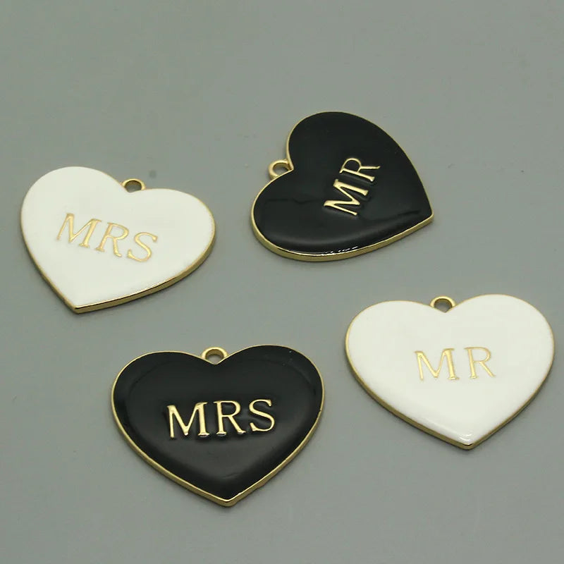 Hemasa Personality Alloy Black And White Heart Key Chain Drip oil Letters MRMRS Love Bag Pendant