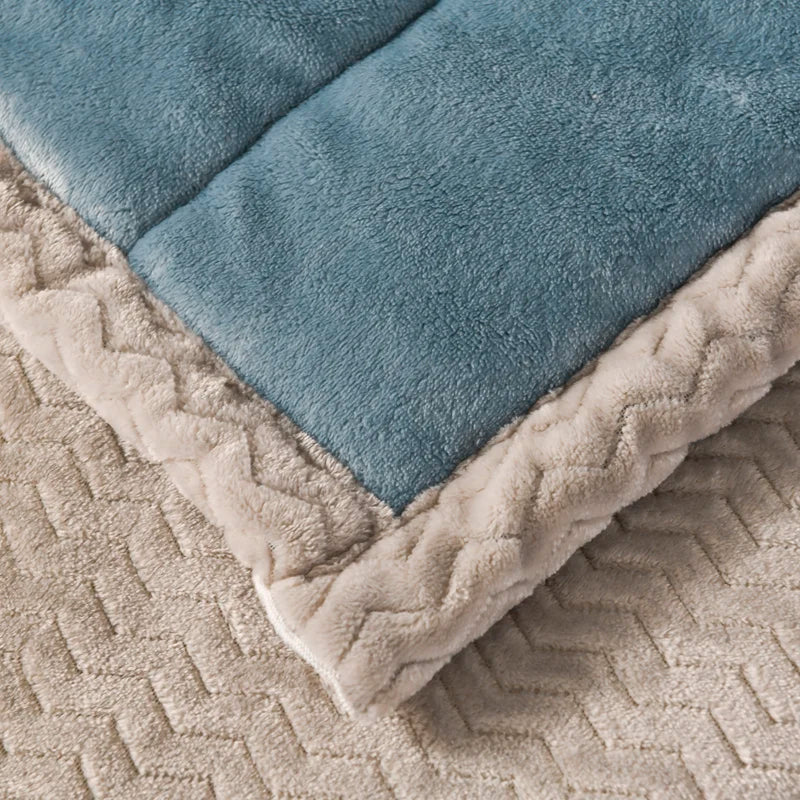 Coral Fleece Autumn Winter Warm Blankets for Bed 3 Layers Thicken Flannel Blanket Quilt Soft Comfortable Warmth Quilts Washable