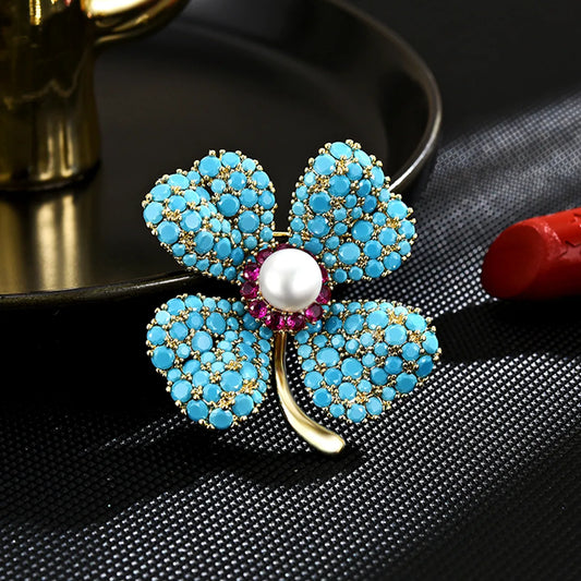 Synthetic blue turquoise four-leaf clover brooch, creative and high-end freshwater pearl brooch, versatile corsage for coat