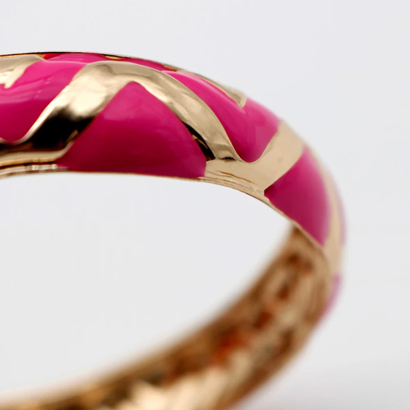 Fuchsia Enamel Metal Bangle For Women Designer New Jewelry Fashion Bohemia Wave Stripe Styles Iron Trendy Girl Gift Party 202195