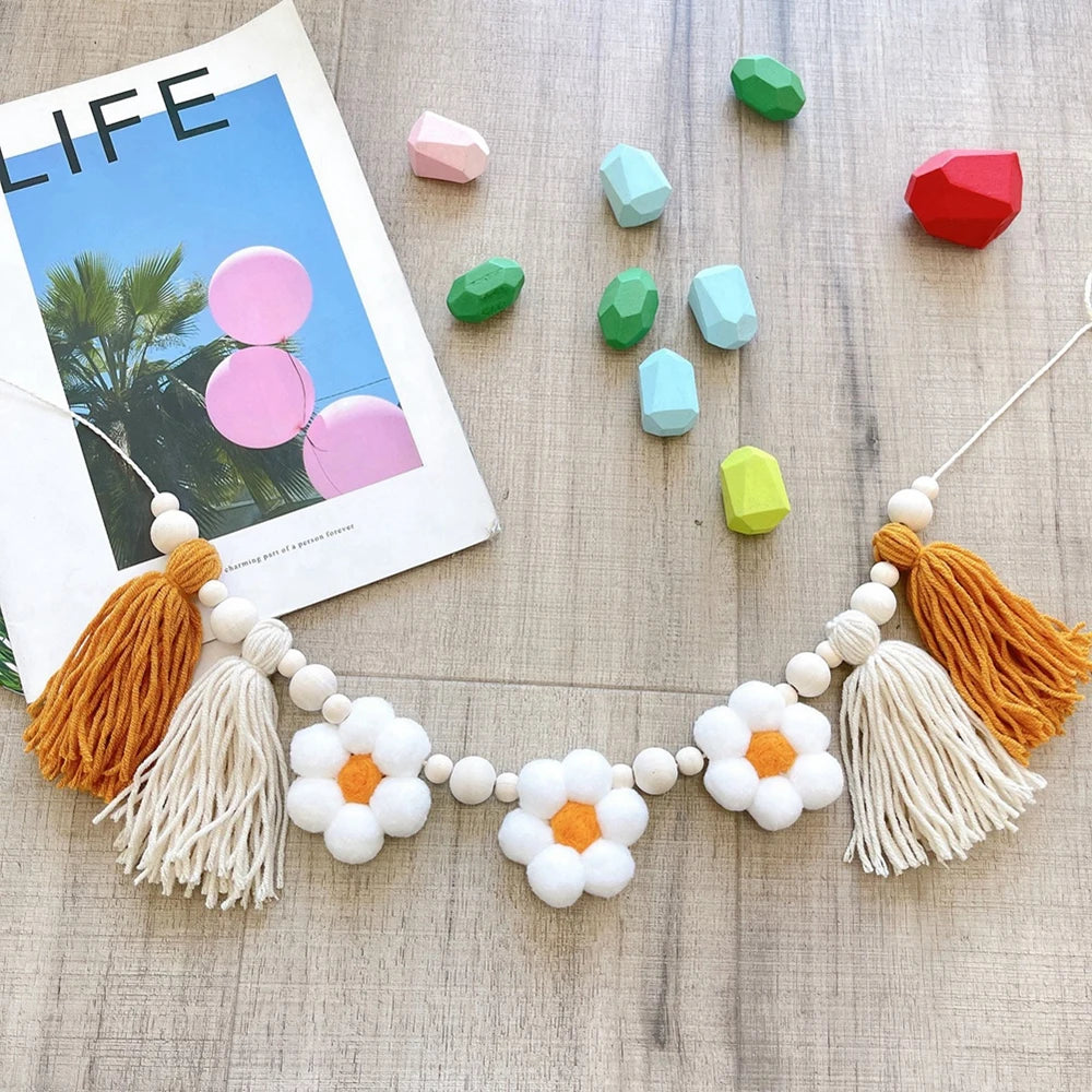 INS Hanging Wooden Beads Garland Boho Felt Daisy Tassel Wall Decoration Boho Baby Kids Room Decor Hanging Pendant Photo Props