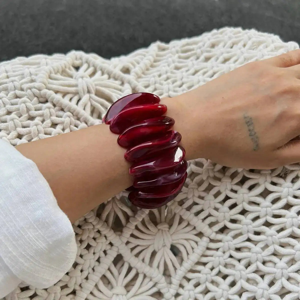 Salircon Boho Red Acrylic Resin Chunky Bangles Women on Hand Trendy Irregular Geometric Charm Wide Hip Hop Cuff Bracelet Jewelry
