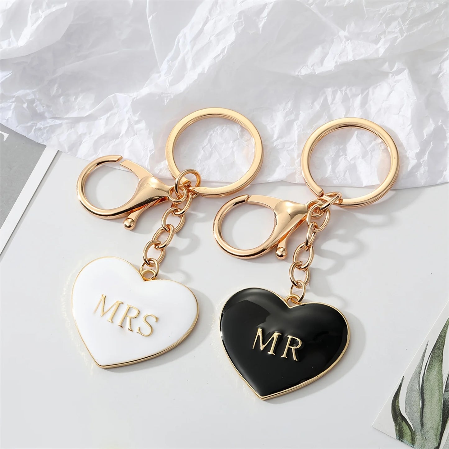 Hemasa Personality Alloy Black And White Heart Key Chain Drip oil Letters MRMRS Love Bag Pendant
