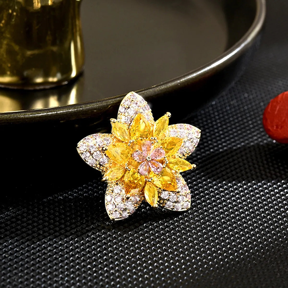 Micro-encrusted zirconium gold flower small brooch niche exquisite small triangular flower brooch corsage accessories