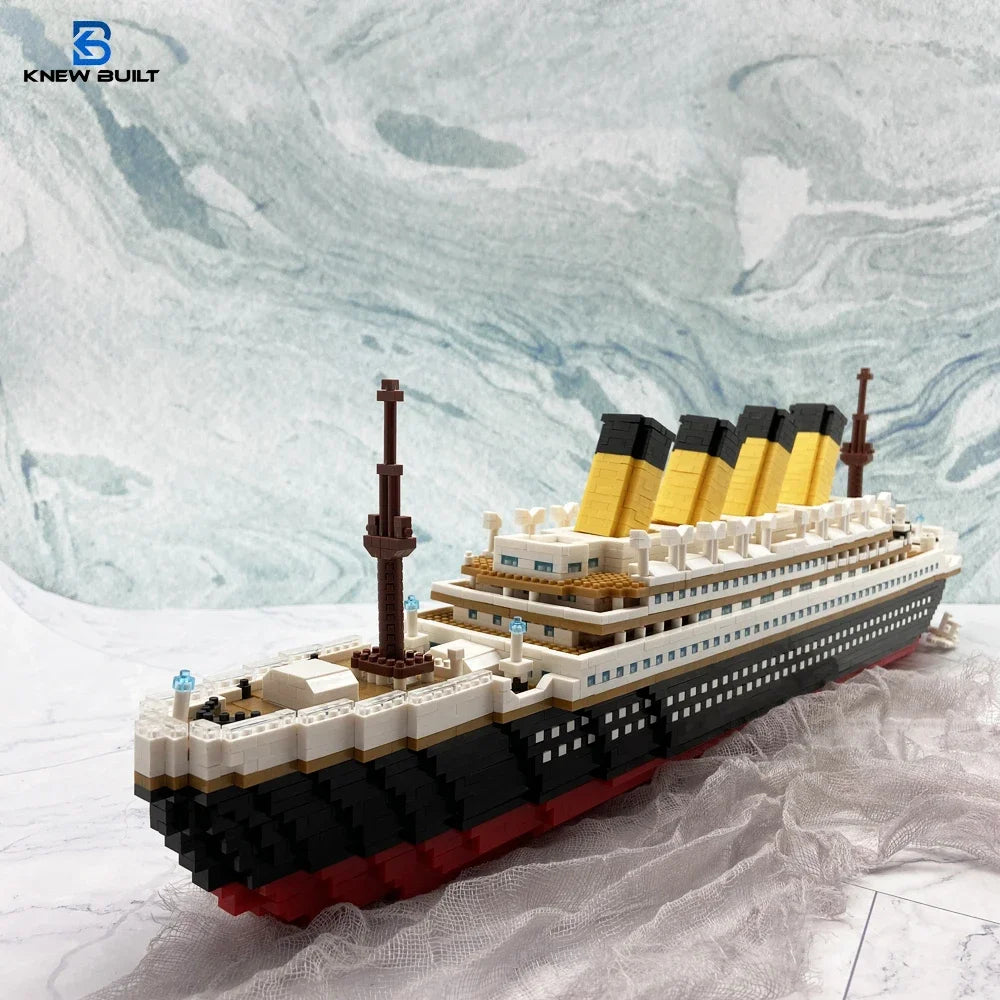 Hemasa  Titanic 3D Plastic Model Ship Building Blocks for Adults / Micro Mini Bricks Toys Kits Assemble Cruise Boat Kids Gift