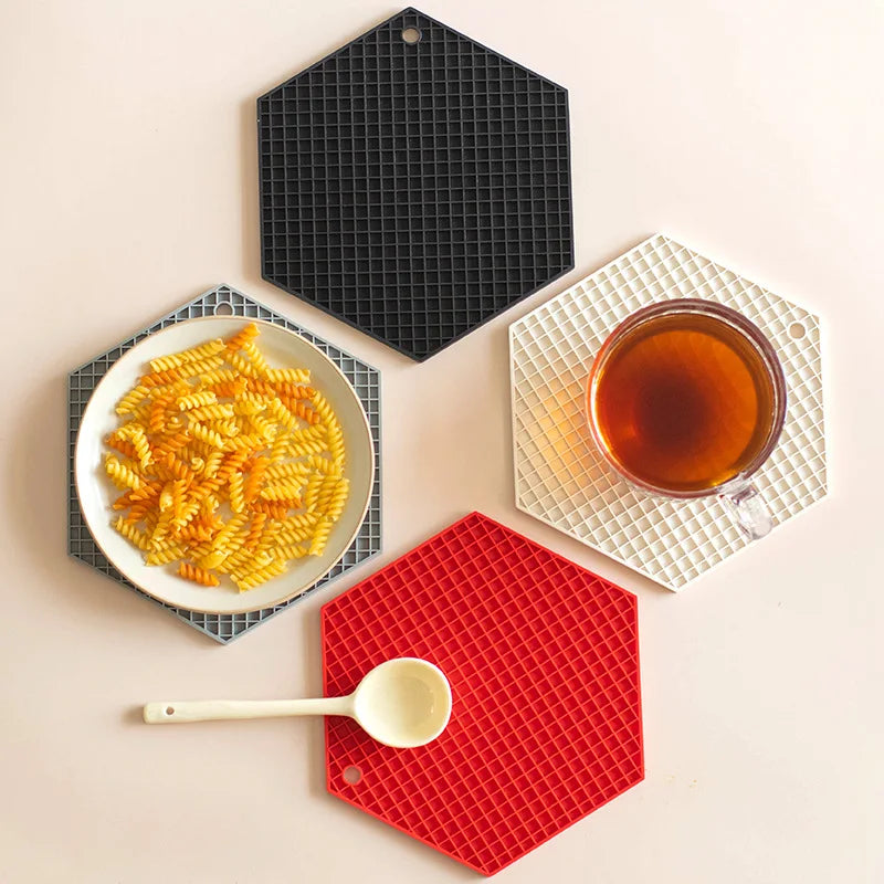 Hemasa 4Pcs Heat Resistant Silicone Mat Drink Cup Coasters / Insulation Non Slip Pot Holders