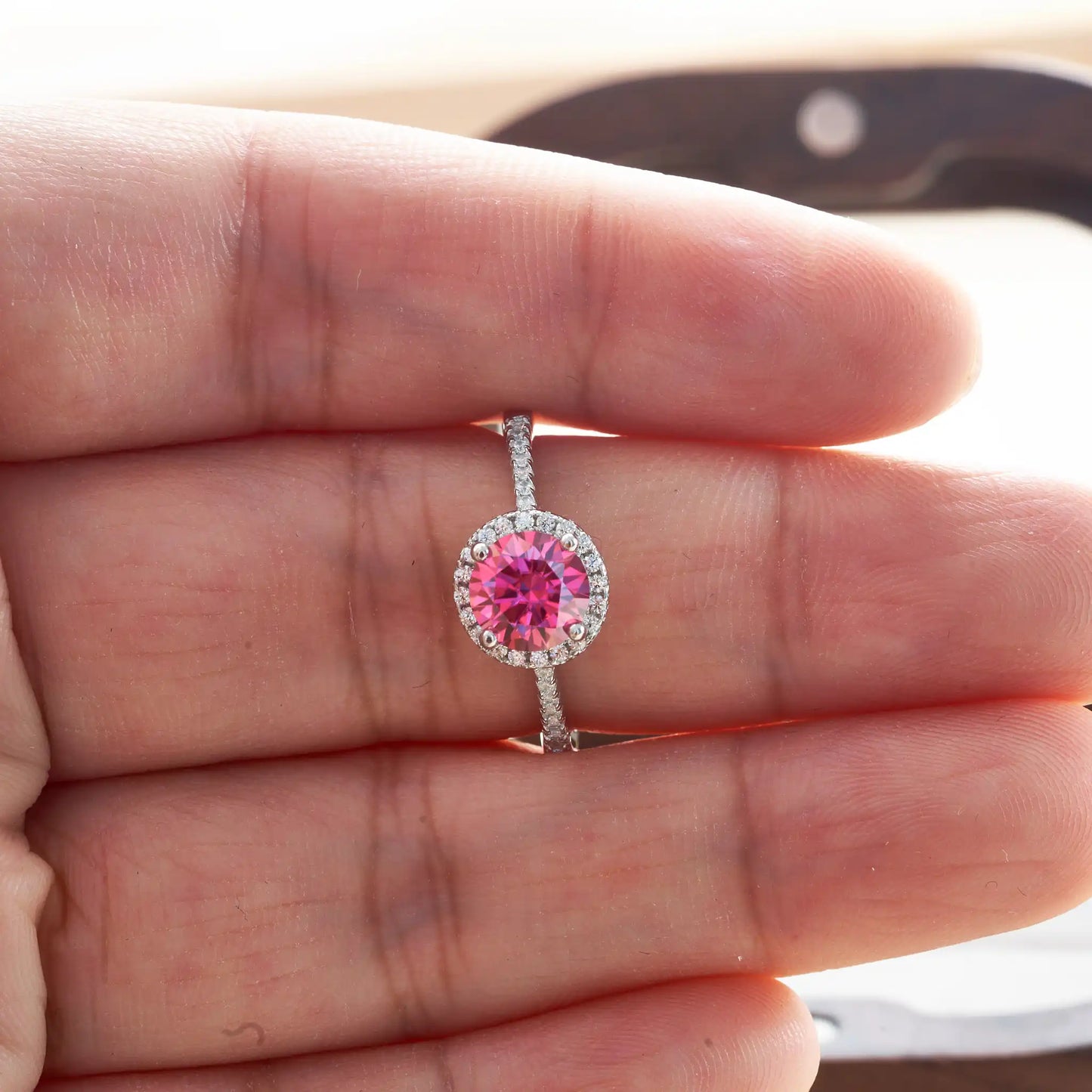 Hemasa 1ct Pink Color 6.5mm Moissanite Ring 925 Sterling Silver Engagement Wedding Rings for Women Jewelry with Certificate